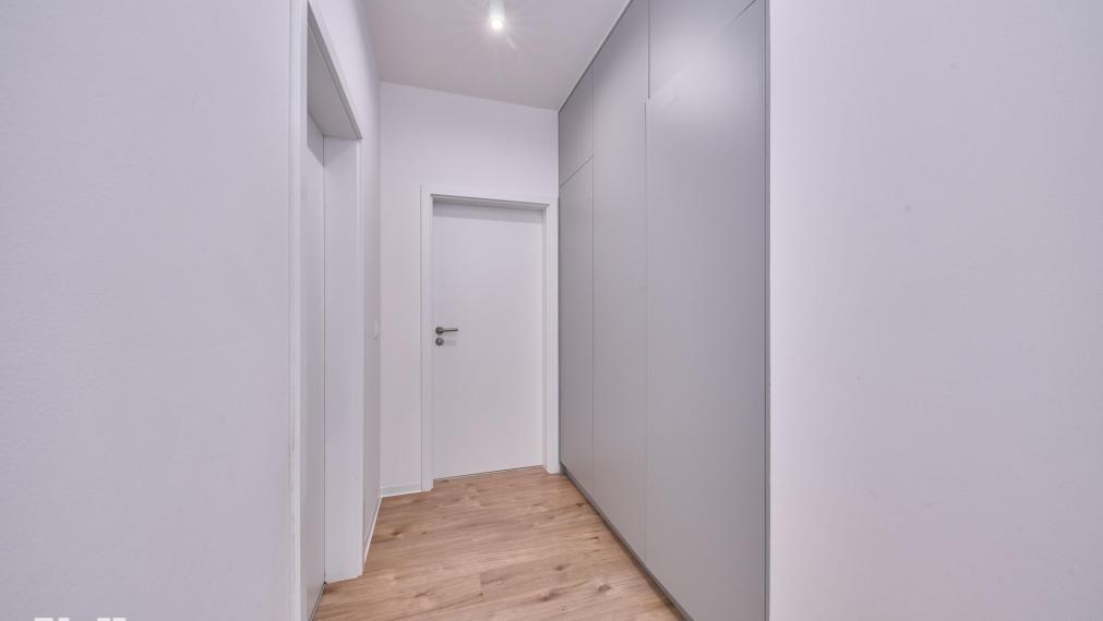 Neibrs |  4 - izbový priestranný byt na najvyššom poschodí v projekte Slnečnice – Viladomy.  