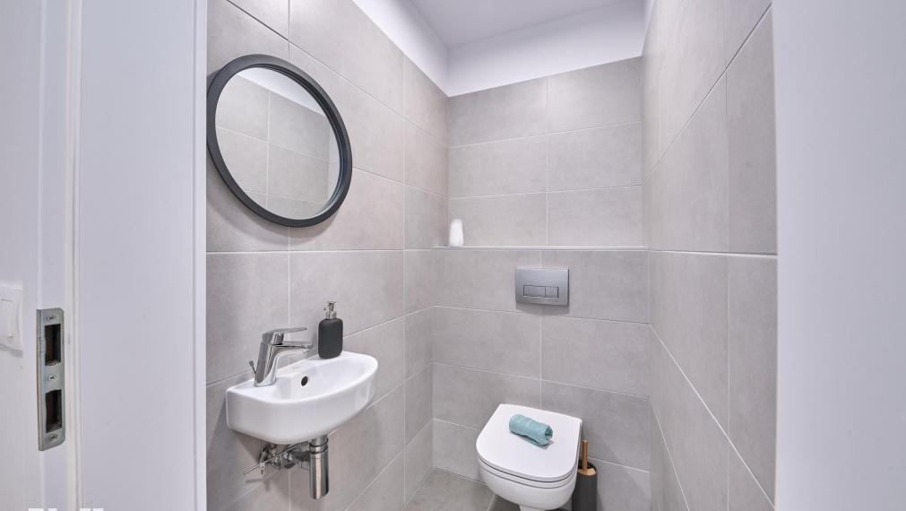 Neibrs |  4 - izbový priestranný byt na najvyššom poschodí v projekte Slnečnice – Viladomy.  