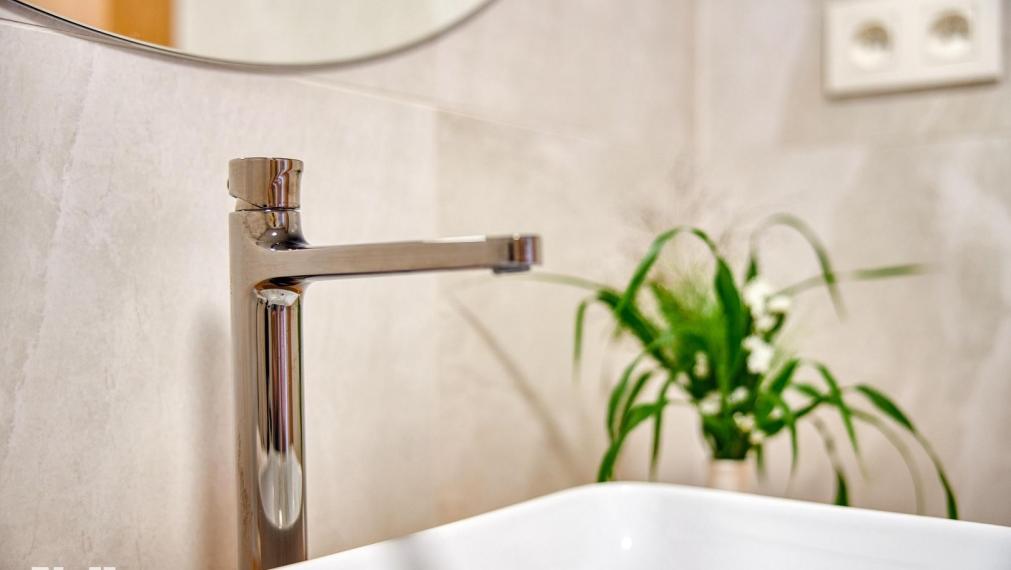 Neibrs | Prenájom 2 izb. bytu po kompletnej rekonštrukcii, balkón, výťah, kobka, Exnárova ul. Ružinov