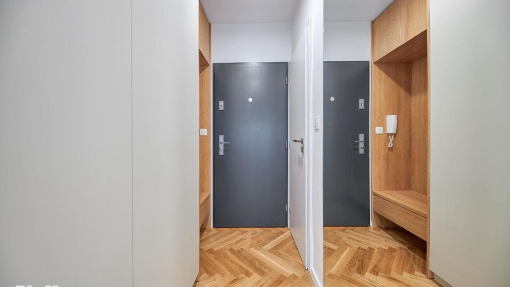 Neibrs | Prenájom 2 izb. bytu po kompletnej rekonštrukcii, balkón, výťah, kobka, Exnárova ul. Ružinov