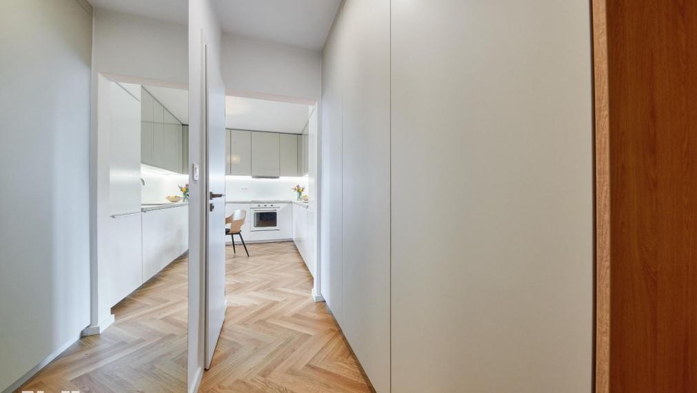 Neibrs | Prenájom 2 izb. bytu po kompletnej rekonštrukcii, balkón, výťah, kobka, Exnárova ul. Ružinov