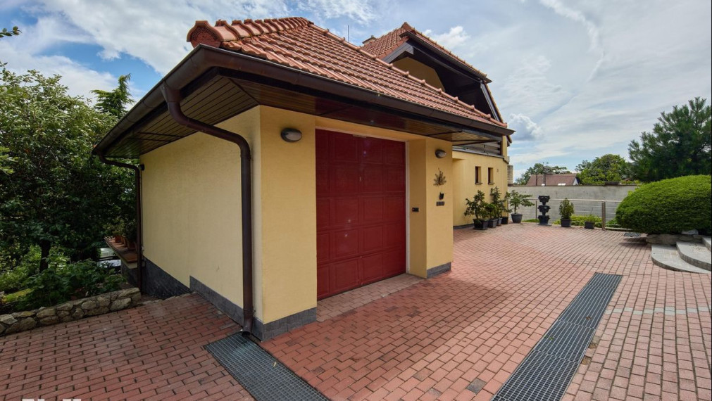 Neibrs | Exkluzívne na predaj luxusná vila s wellness, fitness, záhradou, bazénom, garážou, Chladná ul., Rača, Bartislava III