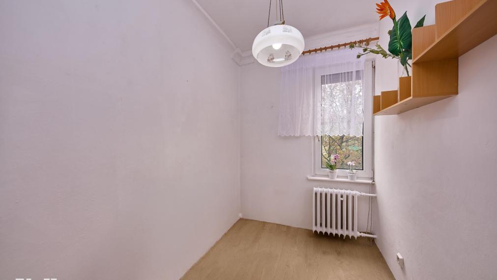 Neibrs | Na predaj 3,5 izb byt vedľa Mladej Gardy, pôvodný stav, plastové okná, dve loggie, samostatné izby