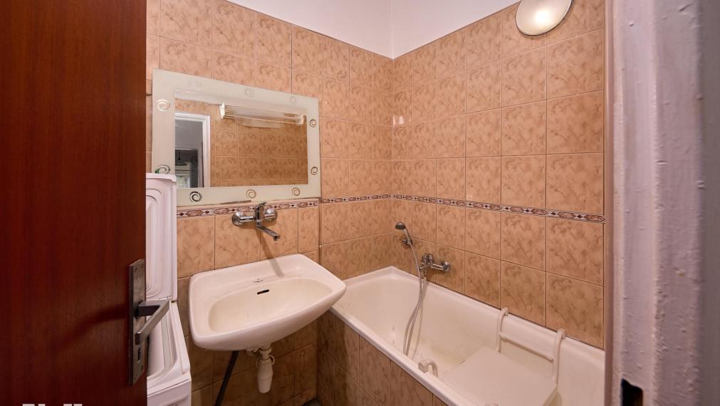 Neibrs | Na predaj 3,5 izb byt vedľa Mladej Gardy, pôvodný stav, plastové okná, dve loggie, samostatné izby