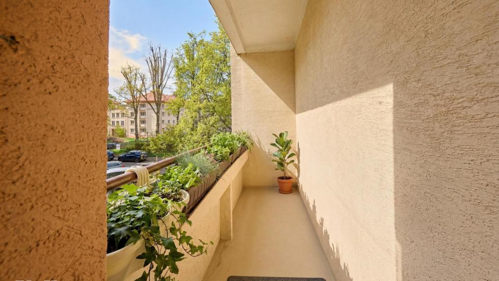 Neibrs | Na predaj 3,5 izb byt vedľa Mladej Gardy, pôvodný stav, plastové okná, dve loggie, samostatné izby