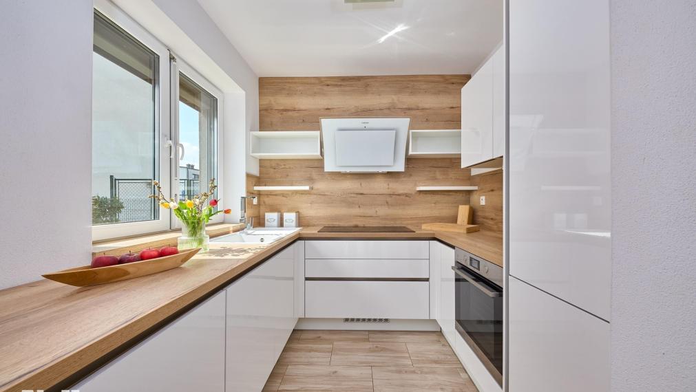 Neibrs | Krásny zariadený 3 izb. byt s vlastnou záhradou 557m2, krytá terasa, 2 parkovacie miesta, Malý Raj