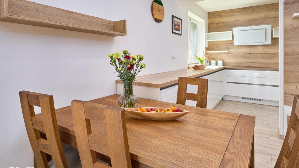 Neibrs | Krásny zariadený 3 izb. byt s vlastnou záhradou 557m2, krytá terasa, 2 parkovacie miesta, Malý Raj