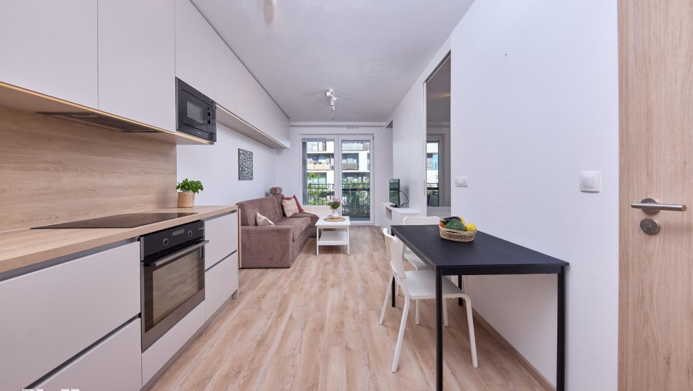 Neibrs | Slnečnice Mesto- 1 izb. byt s oddelenou spálňou a balkónom