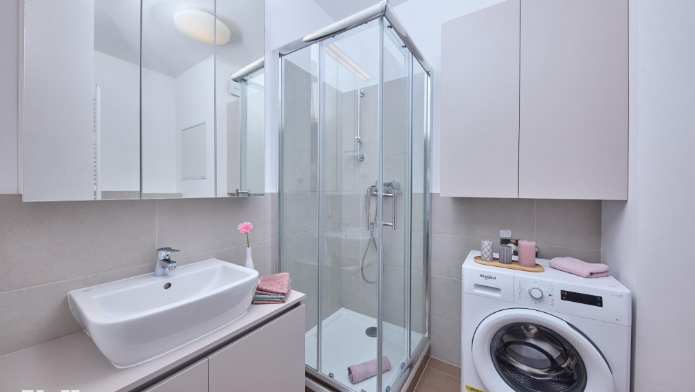 Neibrs | Slnečnice Mesto- 1 izb. byt s oddelenou spálňou a balkónom