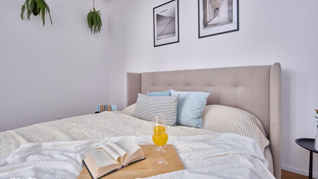 Neibrs | Vkusne zariadený 2 izb. byt v centre mesta vedľa prezidentskej záhrady, klimatizácia, loggia