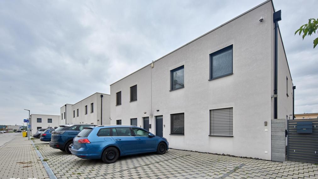 Neibrs | 4 -izbový byt v dome s terasou a 2 parkovacími miestami v Bernolákove