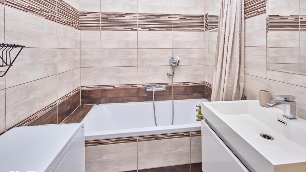 Neibrs | Na prenájom 2i zariadený byt s výťahom, 5m2 balkónom, špajzou, parkovaním, Palisády, Staré mesto Bratislava I