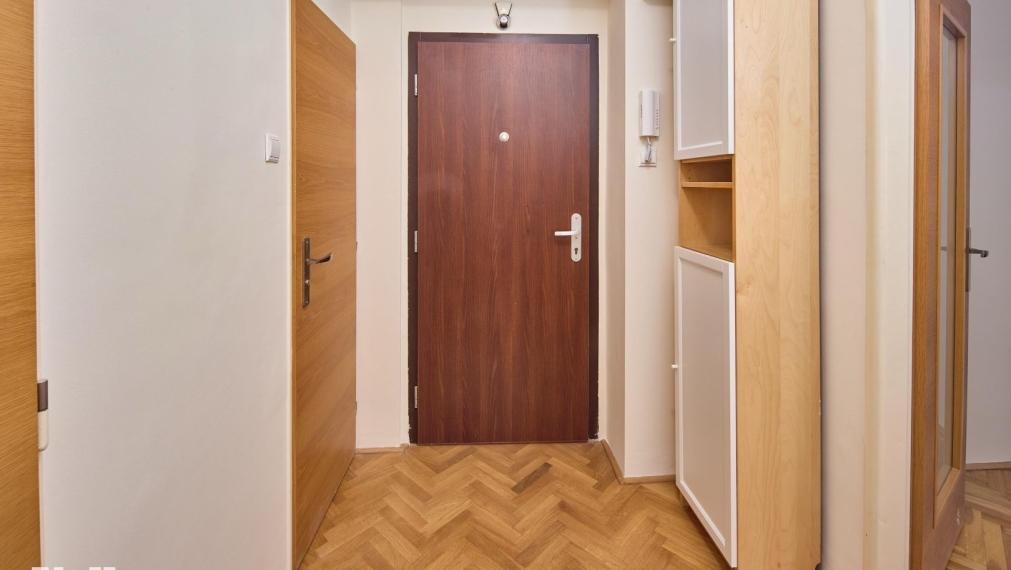 Neibrs | Na prenájom 2i zariadený byt s výťahom, 5m2 balkónom, špajzou, parkovaním, Palisády, Staré mesto Bratislava I