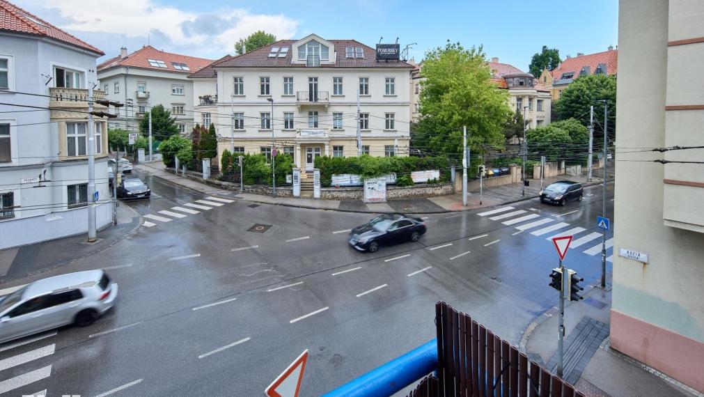 Neibrs | Na prenájom 2i zariadený byt s výťahom, 5m2 balkónom, špajzou, parkovaním, Palisády, Staré mesto Bratislava I