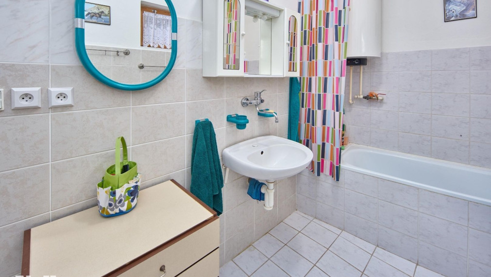 Neibrs | Na predaj 5izb RD s príslušenstvom, stodolou, kanalizácia, s veľkým pozemkom 2549 m2