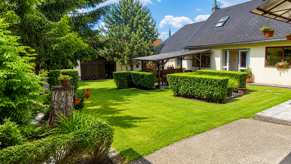 Neibrs | Na predaj 5izb RD s príslušenstvom, stodolou, kanalizácia, s veľkým pozemkom 2549 m2