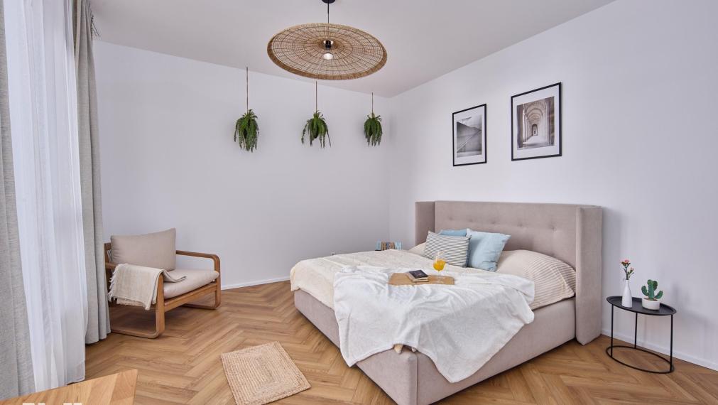 Neibrs | Elegantný 2 izb. byt v centre mesta vedľa prezidentskej záhrady, klimatizácia, loggia