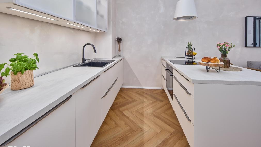 Neibrs | Elegantný 2 izb. byt v centre mesta vedľa prezidentskej záhrady, klimatizácia, loggia