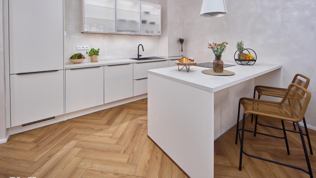 Neibrs | Elegantný 2 izb. byt v centre mesta vedľa prezidentskej záhrady, klimatizácia, loggia