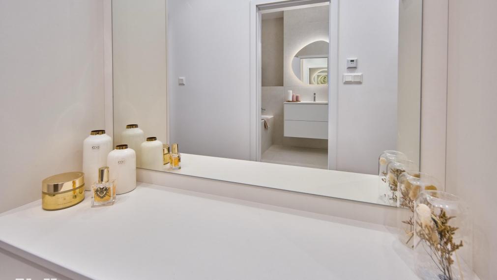 Neibrs | Elegantný 2 izb. byt v centre mesta vedľa prezidentskej záhrady, klimatizácia, loggia