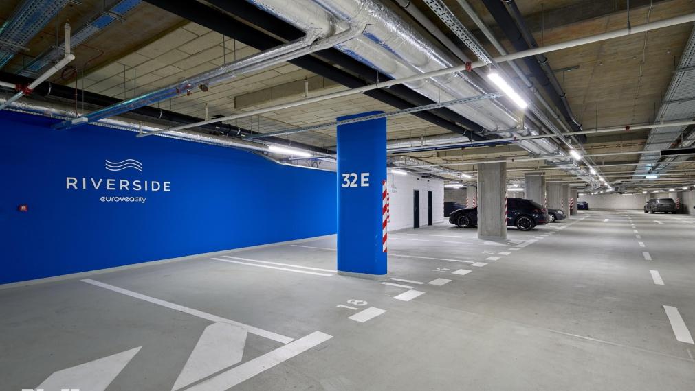 Neibrs | REZERVOVANÉ- Eurovea Riverside | Prenájom luxusného 4- izbového bytu, 2x parking, 2x pivničná kobka