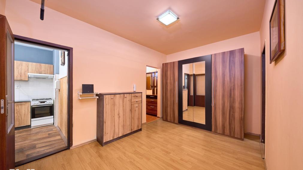 Neibrs | 3 izb. byt, vyhľadávaná lokalita blízko Draždiaku,  čiastočná rekonštrukcia, loggia