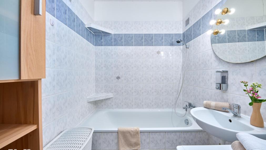 Neibrs | 3 izb. byt, vyhľadávaná lokalita blízko Draždiaku,  čiastočná rekonštrukcia, loggia