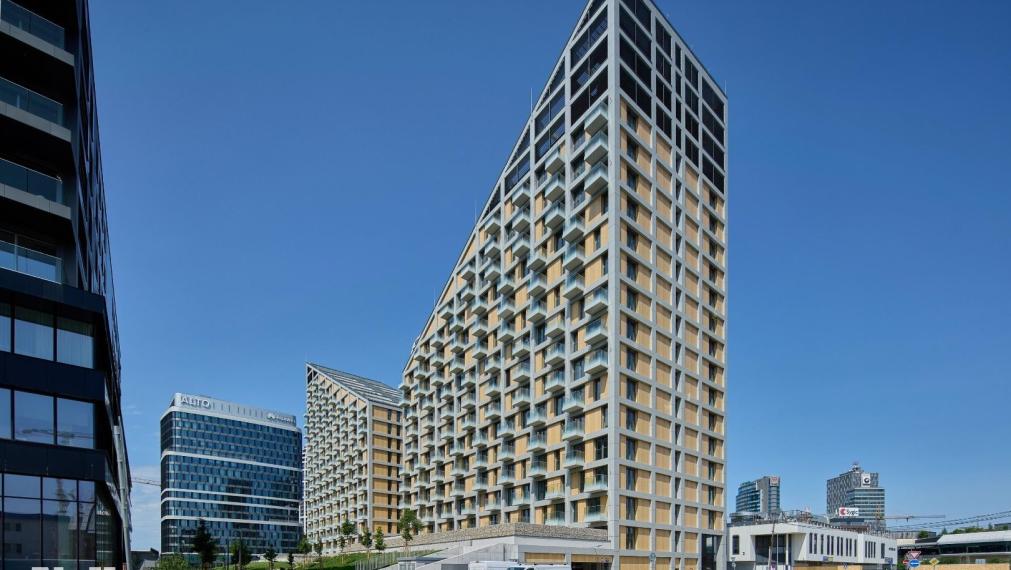 Neibrs | 3 izb byt Metropolis, centrum, chladenie, 2x balkón, parking