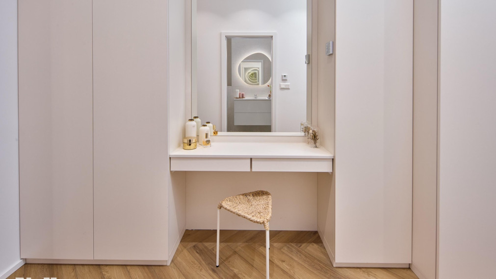 Neibrs | Elegantný 2 izb. byt v centre mesta vedľa prezidentskej záhrady, klimatizácia, loggia