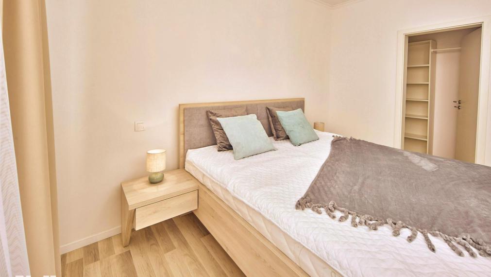 Neibrs | 3 izbový byt s balkónom (8m2) a parkovacím miestom