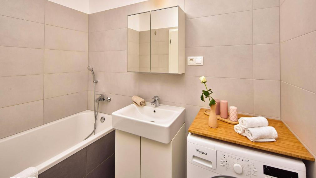 Neibrs | 3 izbový byt s balkónom (8m2) a parkovacím miestom