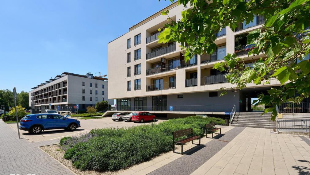 Neibrs | 3 izbový byt s balkónom (8m2) a parkovacím miestom