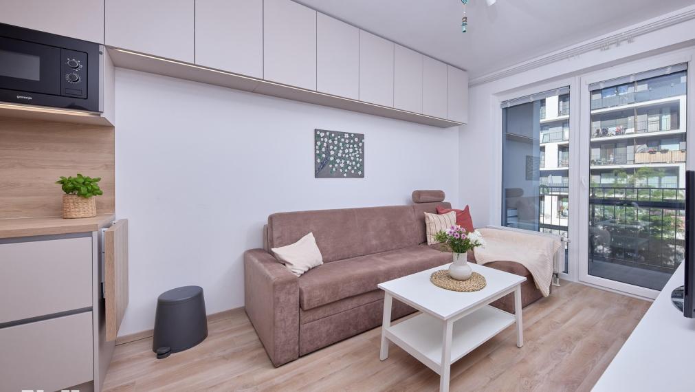 Neibrs | Slnečnice Mesto- 1 izb. byt s oddelenou spálňou a balkónom