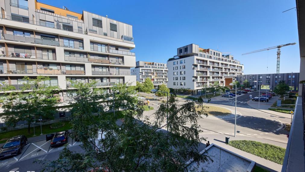 Neibrs | Slnečnice Mesto- 1 izb. byt s oddelenou spálňou a balkónom
