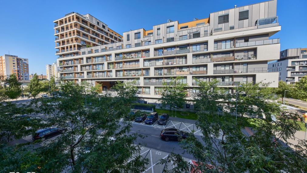 Neibrs | Slnečnice Mesto- 1 izb. byt s oddelenou spálňou a balkónom