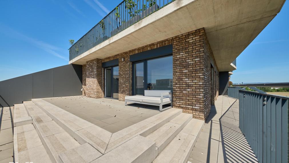 Neibrs | 4-izbový byt s veľkorysou terasou (63 m²) a dvoma parkovacími garážovými miestami 