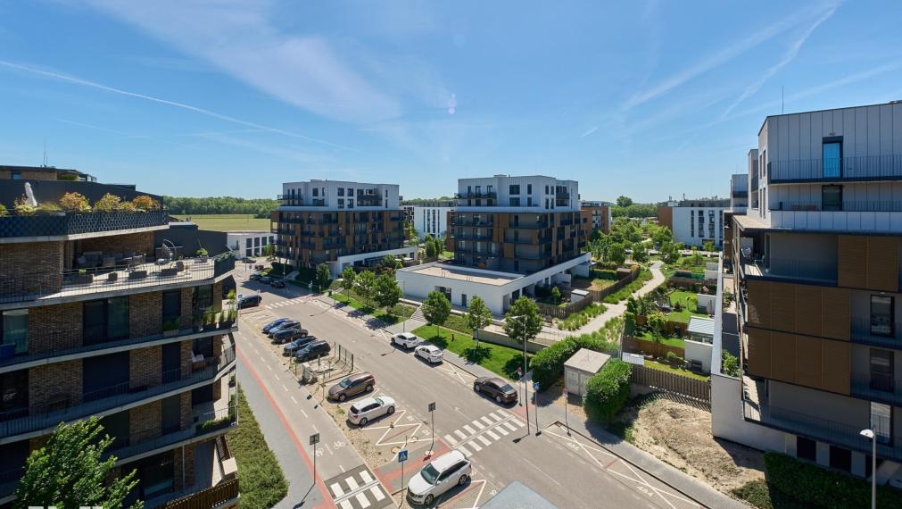 Neibrs | 4-izbový byt s veľkorysou terasou (63 m²) a dvoma parkovacími garážovými miestami 
