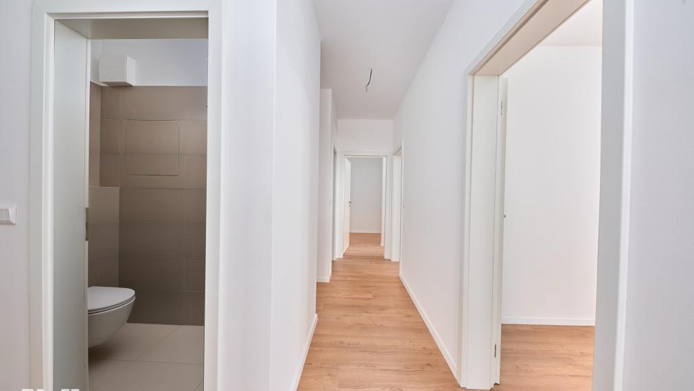 Neibrs | 4-izbový byt s veľkorysou terasou (63 m²) a dvoma parkovacími garážovými miestami 