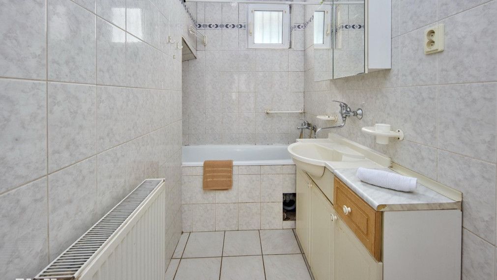 Neibrs | Rodinný dom s prístavbou, garážou a samostatnou bytovou jednotkou, pozemok 1115 m2
