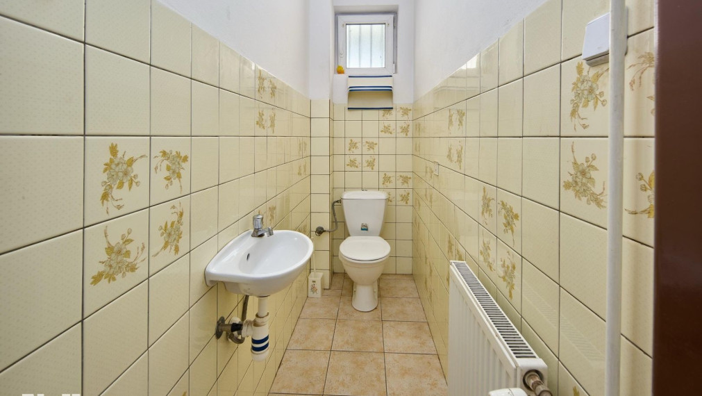 Neibrs | Rodinný dom s prístavbou, garážou a samostatnou bytovou jednotkou, pozemok 1115 m2