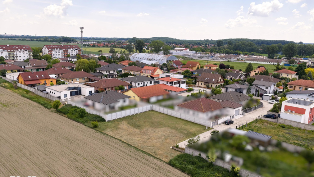 Neibrs | REZERVOVANÉ- Hamuliakovo- Pozemok pre samostatný RD alebo Dvojdom, všetky IS
