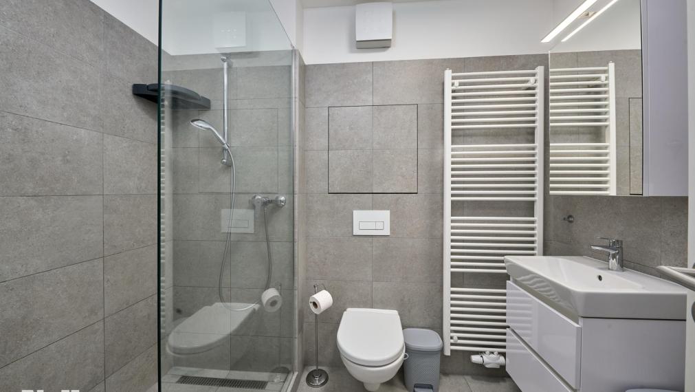NEIBRS| Exkluzívne na prenájom nový 2i byt, 48m2 v centre, balkón, kobka, novostavba, Trenčianska, Bratislava