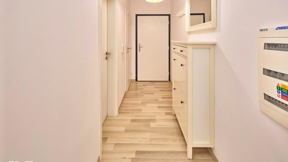 Neibrs | 3 izbový byt s balkónom (8m2) a parkovacím miestom
