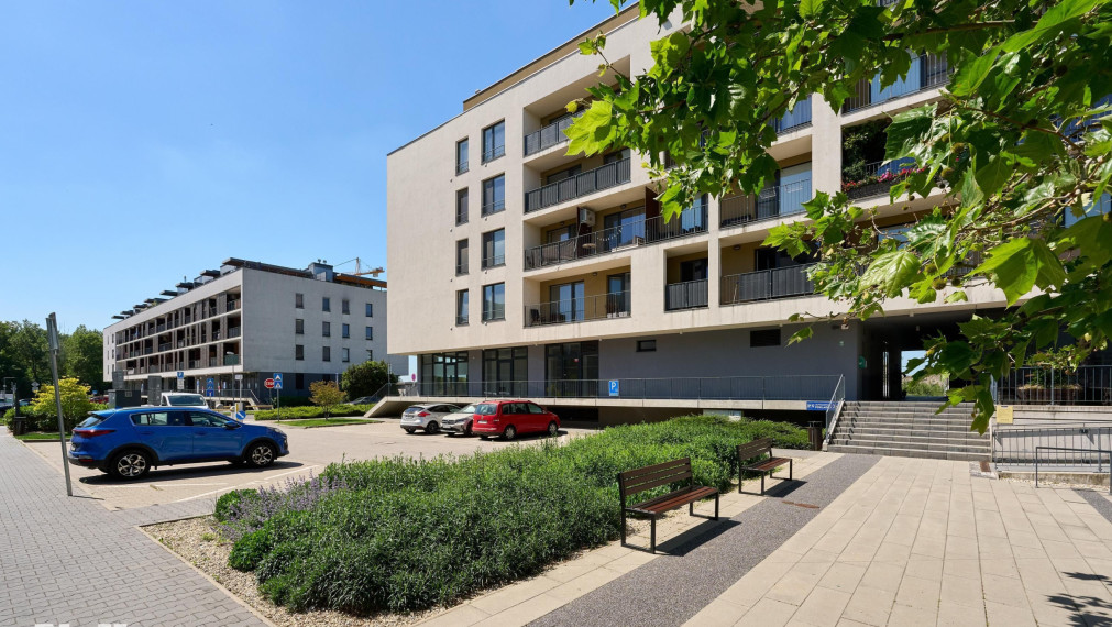 Neibrs | 3 izbový byt s balkónom (8m2) a parkovacím miestom