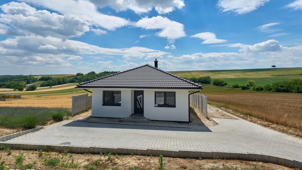 Neibrs | Moderný 4-izbový rodinný dom s veľkou terasou a panoramatickým výhľadom na prírodu – Pastuchov