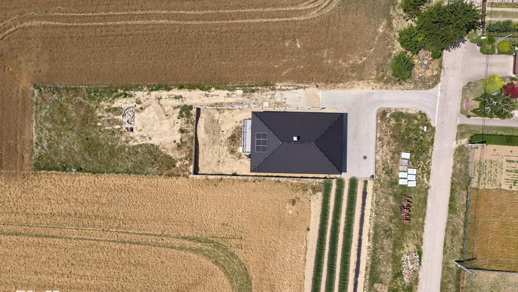 Neibrs | Moderný 4-izbový rodinný dom s veľkou terasou a panoramatickým výhľadom na prírodu – Pastuchov
