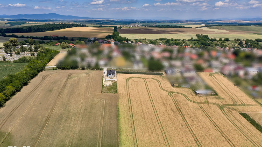 Neibrs | Moderný 4-izbový rodinný dom s veľkou terasou a panoramatickým výhľadom na prírodu – Pastuchov