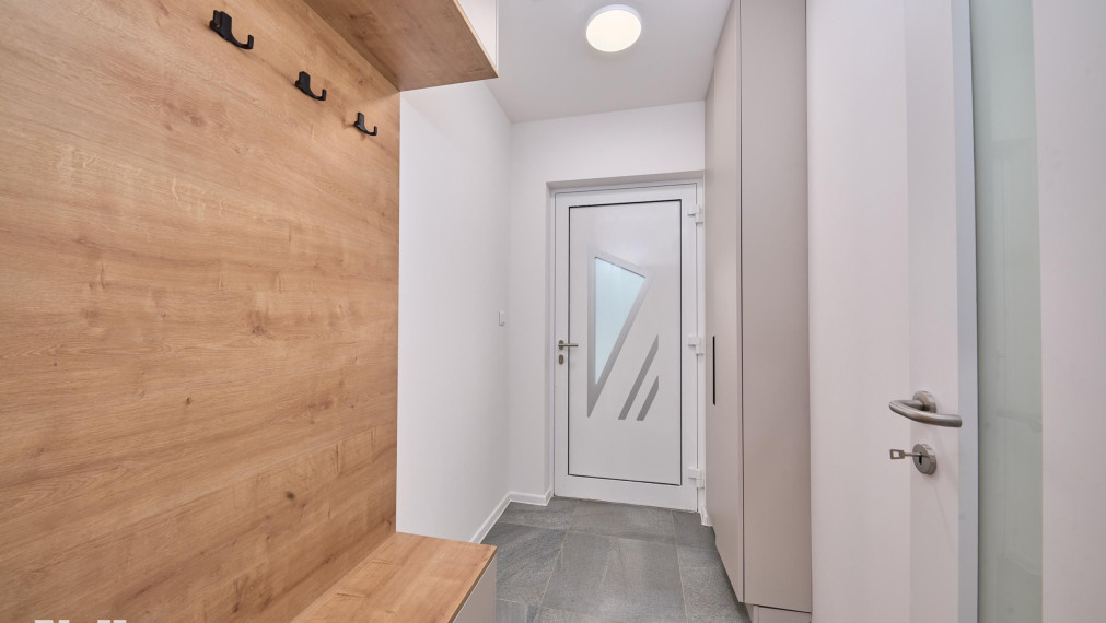 Neibrs | Moderný 4-izbový rodinný dom s veľkou terasou a panoramatickým výhľadom na prírodu – Pastuchov