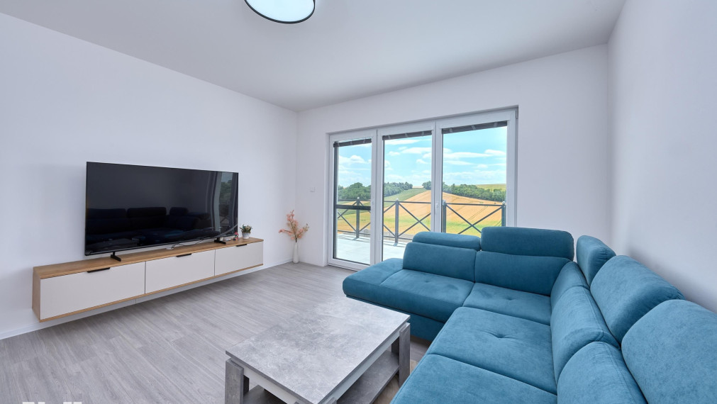 Neibrs | Moderný 4-izbový rodinný dom s veľkou terasou a panoramatickým výhľadom na prírodu – Pastuchov