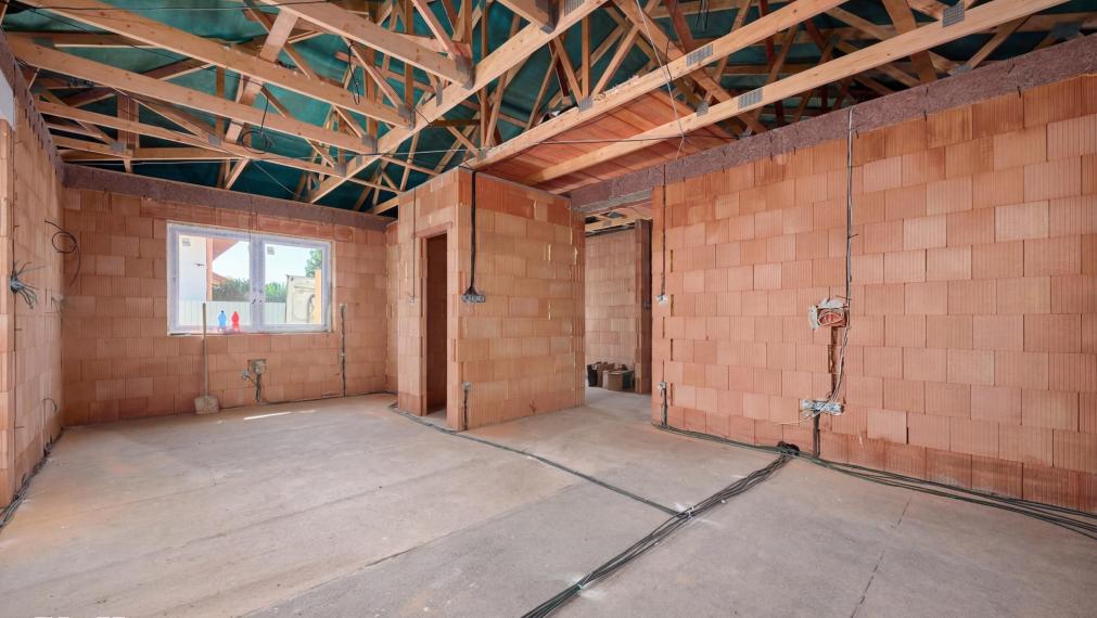 Neibrs | 4 izbový rodinný dom (bungalov) na Novej ulici – pokojná lokalita priamo v centre Šoporne